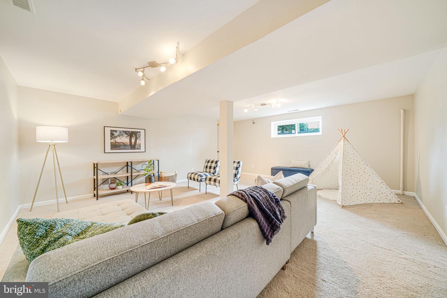 2702 KENWOOD AVE, ALEXANDRIA, Virginia 22302, 3 Bedrooms Bedrooms, ,2 BathroomsBathrooms,Residential,For sale,2702 KENWOOD AVE,VAAX2045848 MLS # VAAX2045848