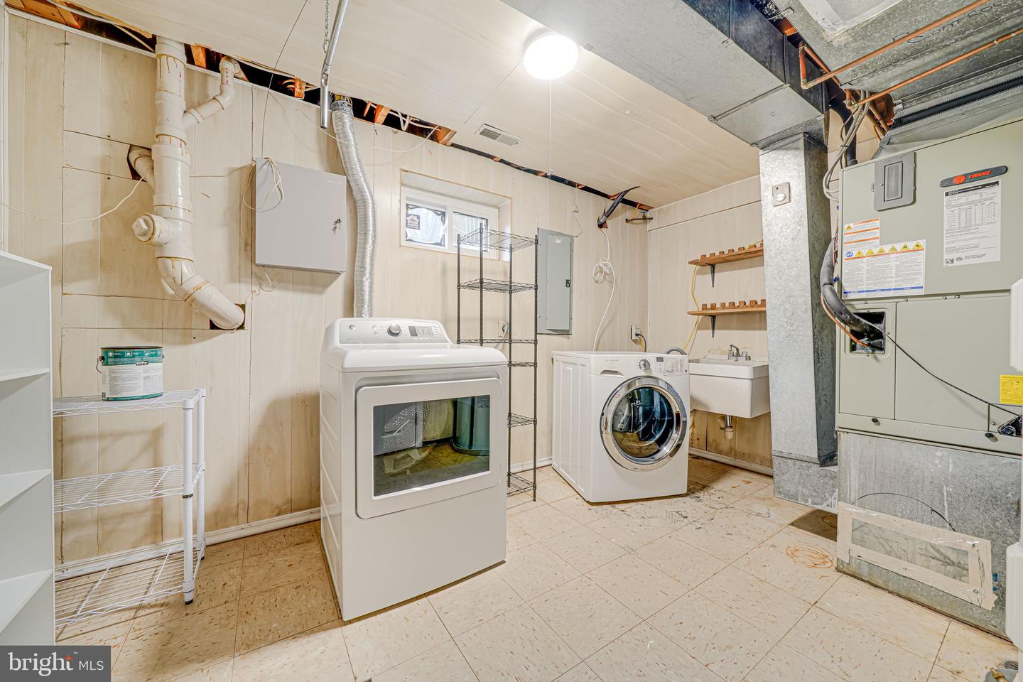 2702 KENWOOD AVE, ALEXANDRIA, Virginia 22302, 3 Bedrooms Bedrooms, ,2 BathroomsBathrooms,Residential,For sale,2702 KENWOOD AVE,VAAX2045848 MLS # VAAX2045848