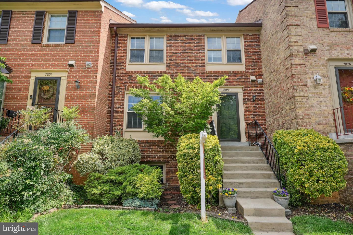 2893 SUTTON OAKS LN, VIENNA, Virginia 22181, 4 Bedrooms Bedrooms, ,3 BathroomsBathrooms,Residential,For sale,2893 SUTTON OAKS LN,VAFX2244052 MLS # VAFX2244052