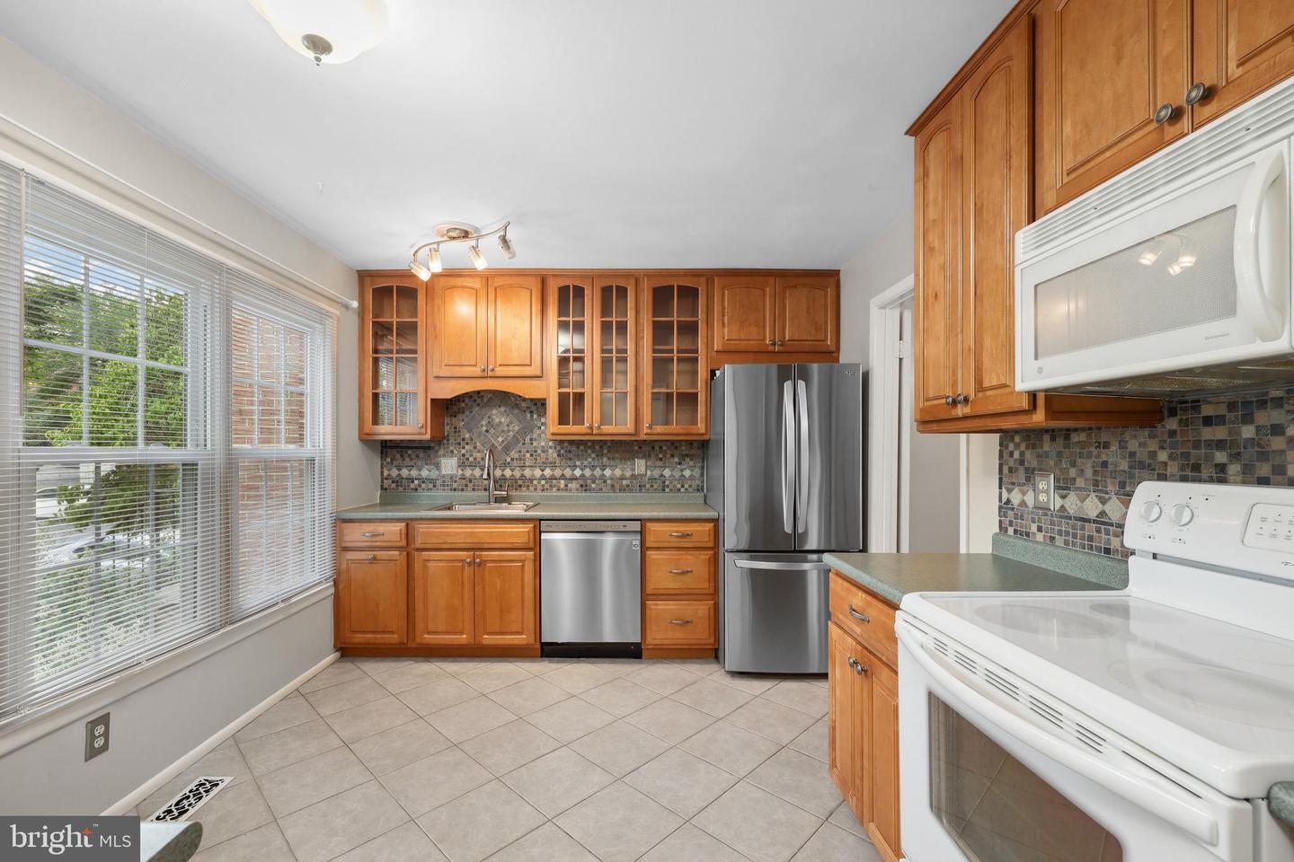 2893 SUTTON OAKS LN, VIENNA, Virginia 22181, 4 Bedrooms Bedrooms, ,3 BathroomsBathrooms,Residential,For sale,2893 SUTTON OAKS LN,VAFX2244052 MLS # VAFX2244052