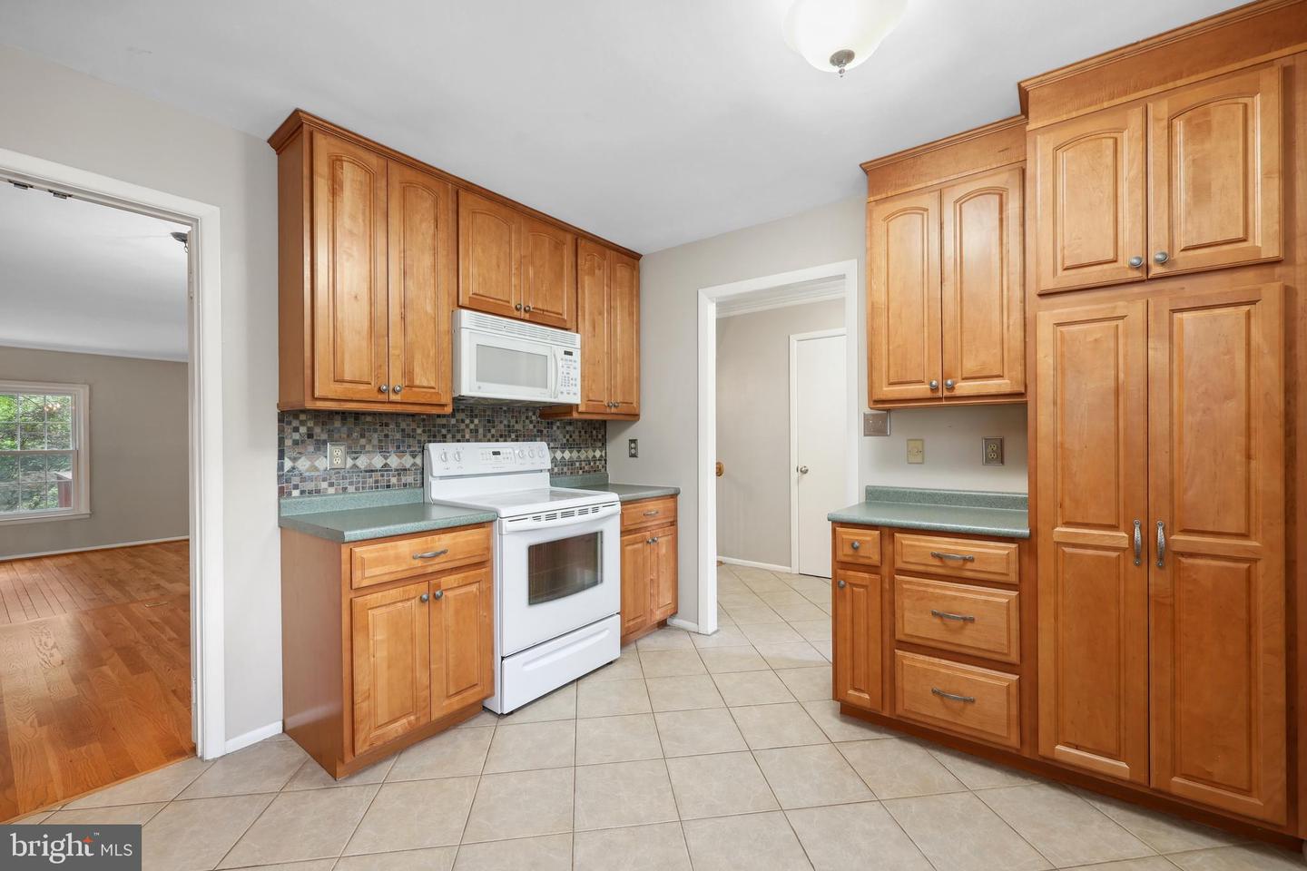 2893 SUTTON OAKS LN, VIENNA, Virginia 22181, 4 Bedrooms Bedrooms, ,3 BathroomsBathrooms,Residential,For sale,2893 SUTTON OAKS LN,VAFX2244052 MLS # VAFX2244052