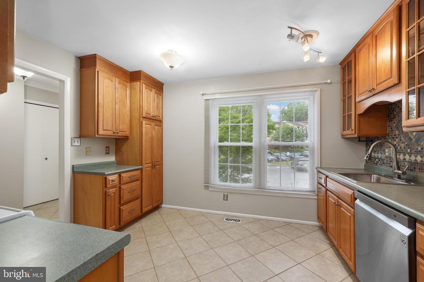 2893 SUTTON OAKS LN, VIENNA, Virginia 22181, 4 Bedrooms Bedrooms, ,3 BathroomsBathrooms,Residential,For sale,2893 SUTTON OAKS LN,VAFX2244052 MLS # VAFX2244052