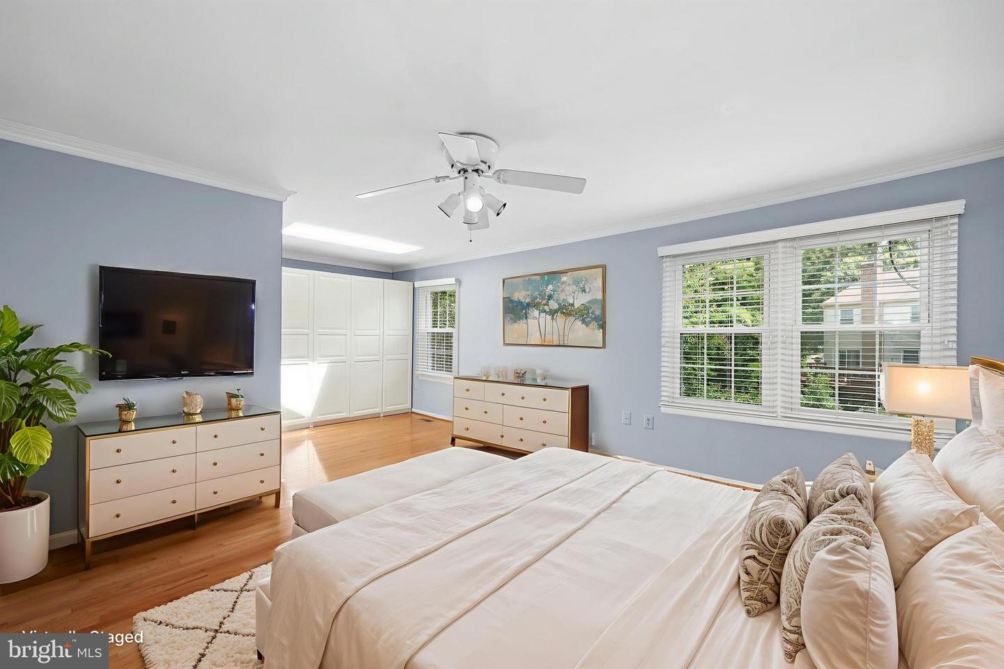 2893 SUTTON OAKS LN, VIENNA, Virginia 22181, 4 Bedrooms Bedrooms, ,3 BathroomsBathrooms,Residential,For sale,2893 SUTTON OAKS LN,VAFX2244052 MLS # VAFX2244052