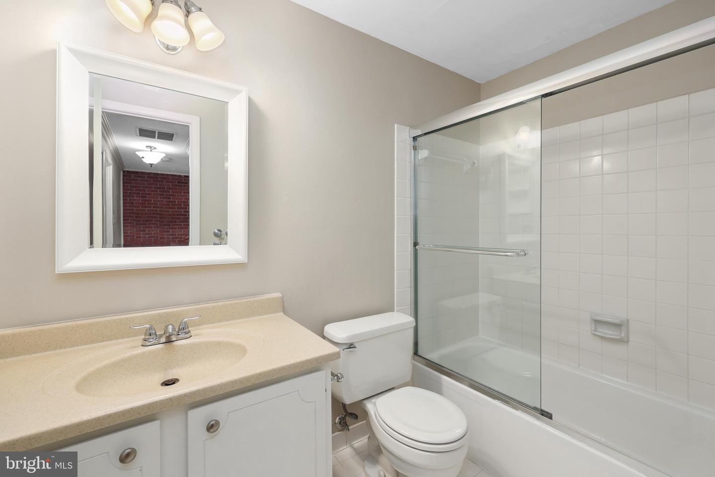 2893 SUTTON OAKS LN, VIENNA, Virginia 22181, 4 Bedrooms Bedrooms, ,3 BathroomsBathrooms,Residential,For sale,2893 SUTTON OAKS LN,VAFX2244052 MLS # VAFX2244052