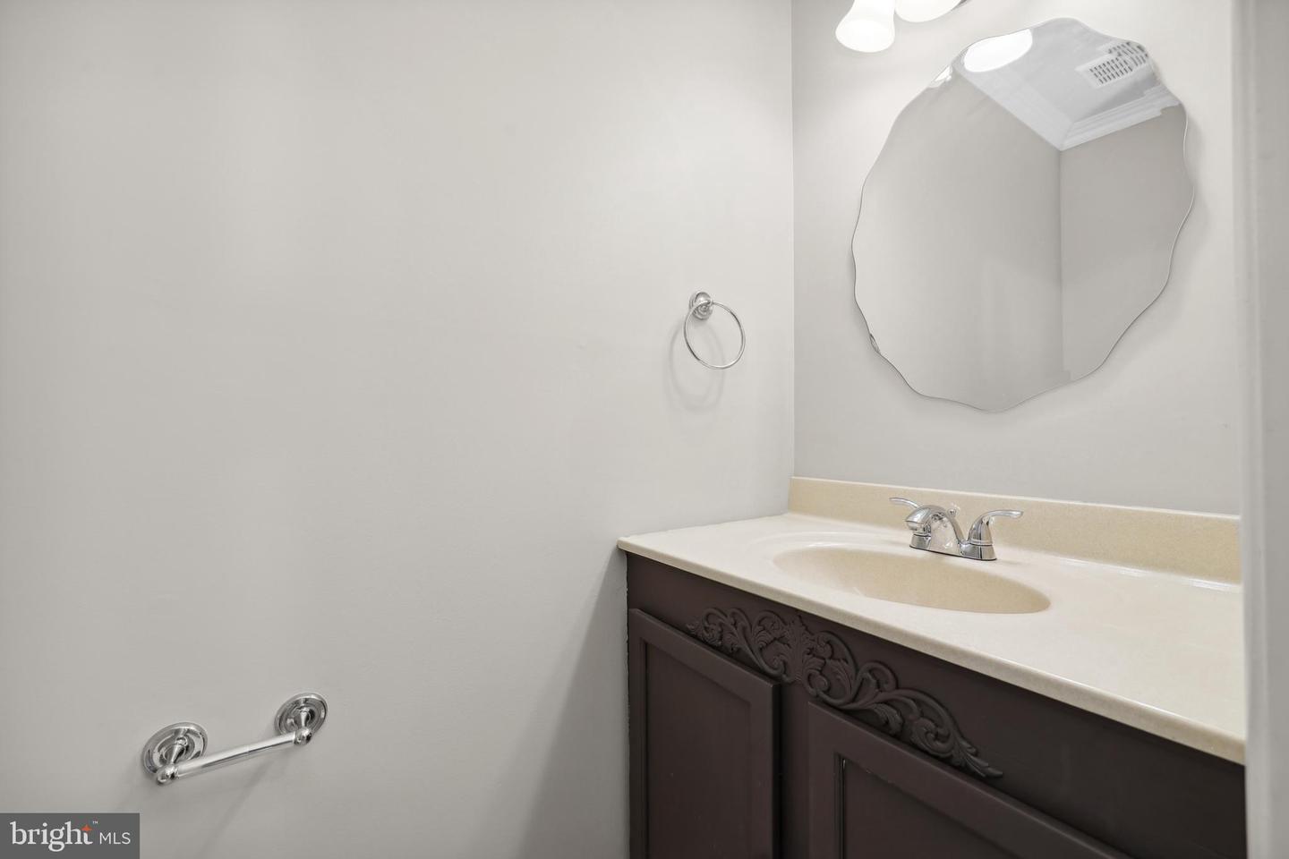 2893 SUTTON OAKS LN, VIENNA, Virginia 22181, 4 Bedrooms Bedrooms, ,3 BathroomsBathrooms,Residential,For sale,2893 SUTTON OAKS LN,VAFX2244052 MLS # VAFX2244052