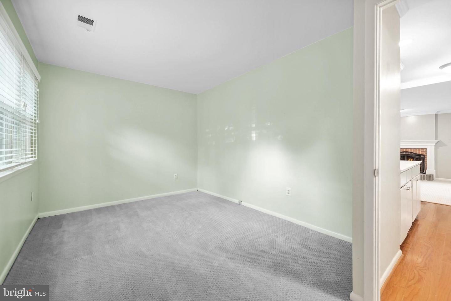 2893 SUTTON OAKS LN, VIENNA, Virginia 22181, 4 Bedrooms Bedrooms, ,3 BathroomsBathrooms,Residential,For sale,2893 SUTTON OAKS LN,VAFX2244052 MLS # VAFX2244052
