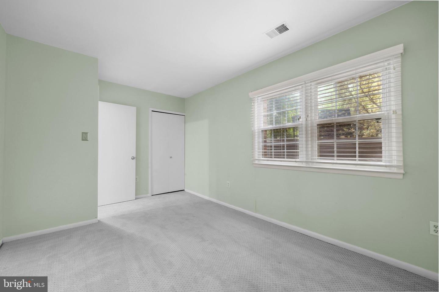 2893 SUTTON OAKS LN, VIENNA, Virginia 22181, 4 Bedrooms Bedrooms, ,3 BathroomsBathrooms,Residential,For sale,2893 SUTTON OAKS LN,VAFX2244052 MLS # VAFX2244052
