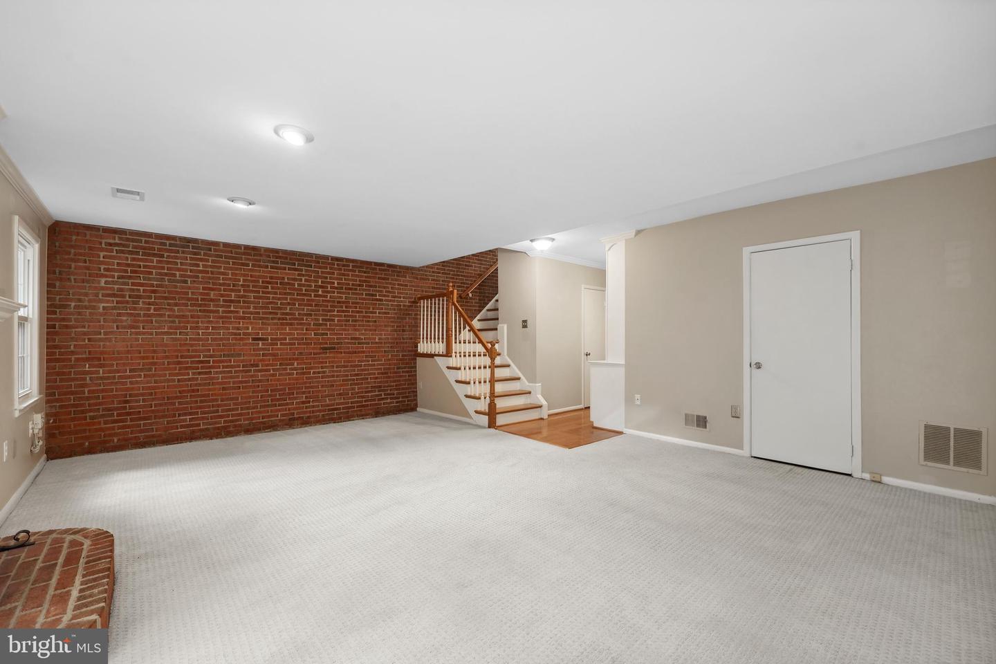 2893 SUTTON OAKS LN, VIENNA, Virginia 22181, 4 Bedrooms Bedrooms, ,3 BathroomsBathrooms,Residential,For sale,2893 SUTTON OAKS LN,VAFX2244052 MLS # VAFX2244052