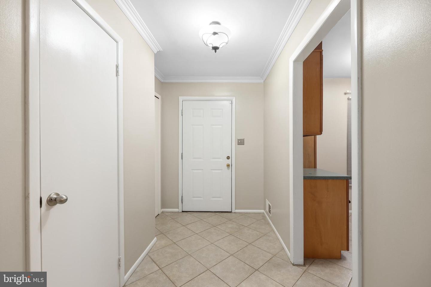 2893 SUTTON OAKS LN, VIENNA, Virginia 22181, 4 Bedrooms Bedrooms, ,3 BathroomsBathrooms,Residential,For sale,2893 SUTTON OAKS LN,VAFX2244052 MLS # VAFX2244052