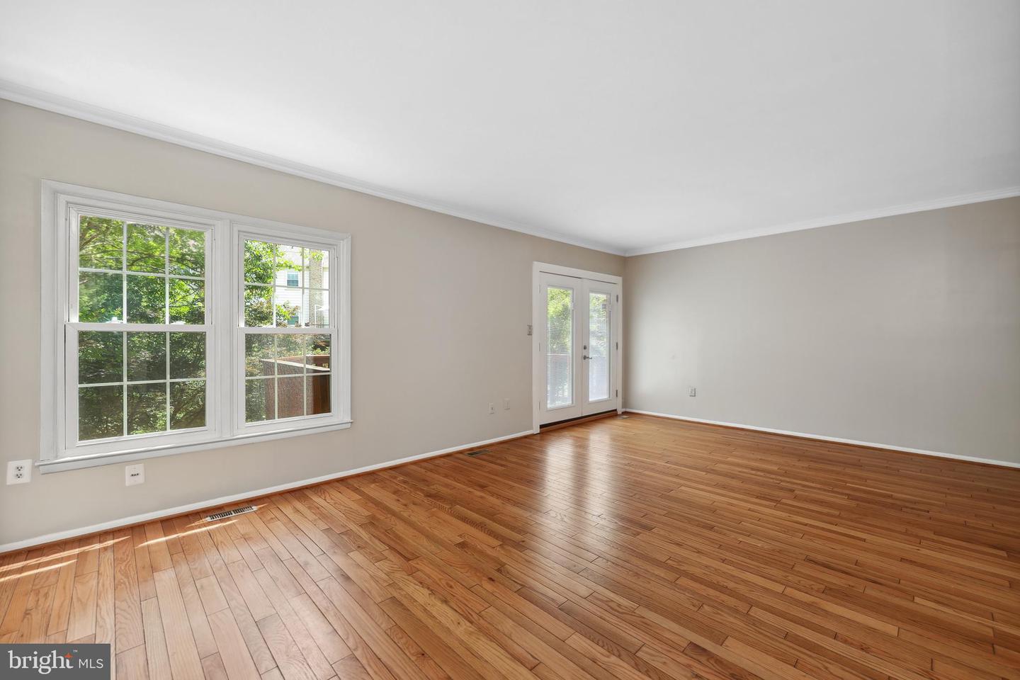 2893 SUTTON OAKS LN, VIENNA, Virginia 22181, 4 Bedrooms Bedrooms, ,3 BathroomsBathrooms,Residential,For sale,2893 SUTTON OAKS LN,VAFX2244052 MLS # VAFX2244052