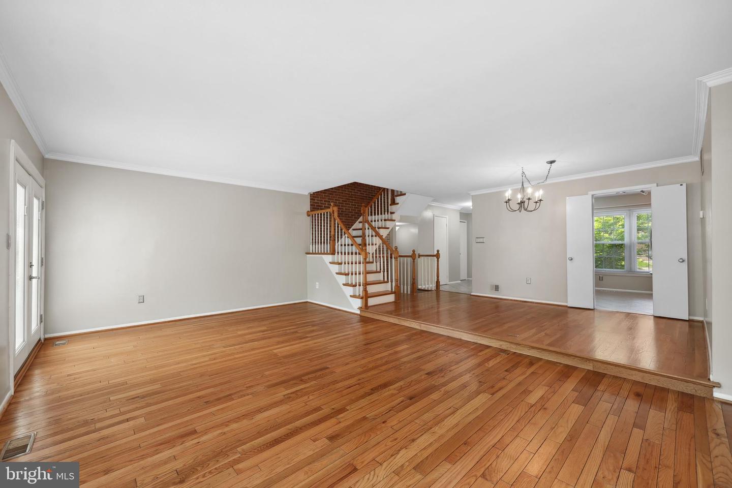 2893 SUTTON OAKS LN, VIENNA, Virginia 22181, 4 Bedrooms Bedrooms, ,3 BathroomsBathrooms,Residential,For sale,2893 SUTTON OAKS LN,VAFX2244052 MLS # VAFX2244052