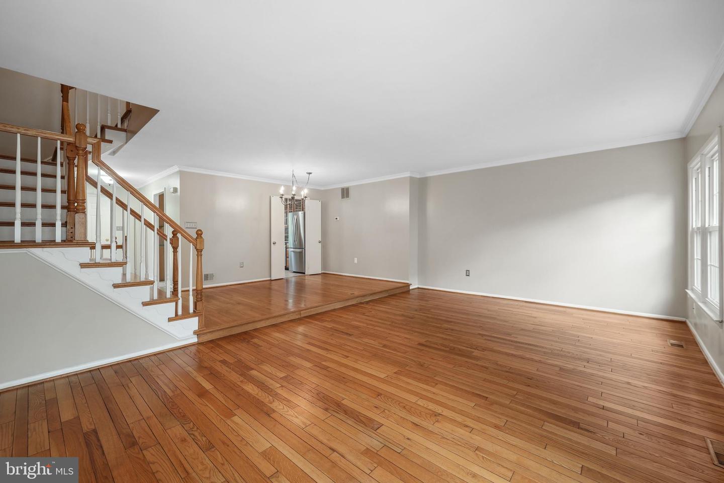 2893 SUTTON OAKS LN, VIENNA, Virginia 22181, 4 Bedrooms Bedrooms, ,3 BathroomsBathrooms,Residential,For sale,2893 SUTTON OAKS LN,VAFX2244052 MLS # VAFX2244052