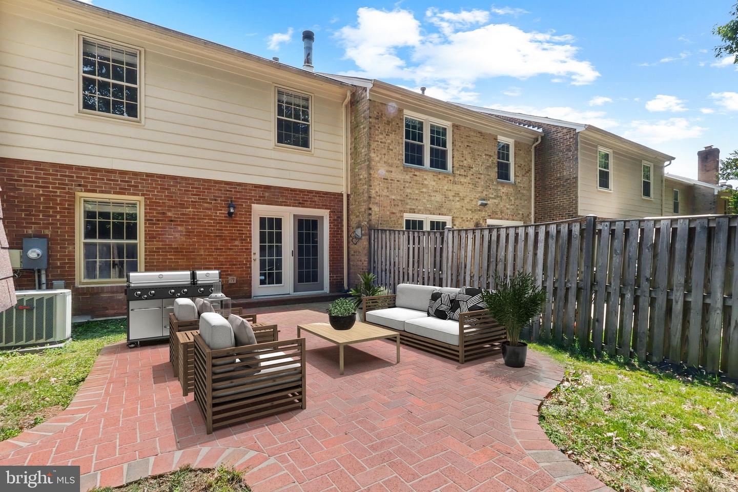 8008 BETHELEN WOODS LN, SPRINGFIELD, Virginia 22153, 3 Bedrooms Bedrooms, ,2 BathroomsBathrooms,Residential,For sale,8008 BETHELEN WOODS LN,VAFX2244134 MLS # VAFX2244134
