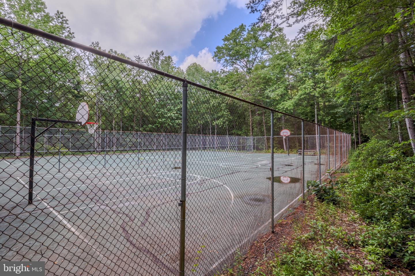8008 BETHELEN WOODS LN, SPRINGFIELD, Virginia 22153, 3 Bedrooms Bedrooms, ,2 BathroomsBathrooms,Residential,For sale,8008 BETHELEN WOODS LN,VAFX2244134 MLS # VAFX2244134