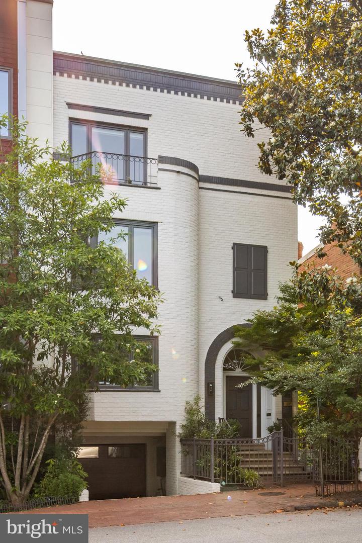 1914 35TH ST NW, WASHINGTON, District Of Columbia 20007, 4 Bedrooms Bedrooms, ,4 BathroomsBathrooms,Residential,For sale,1914 35TH ST NW,DCDC2203272 MLS # DCDC2203272