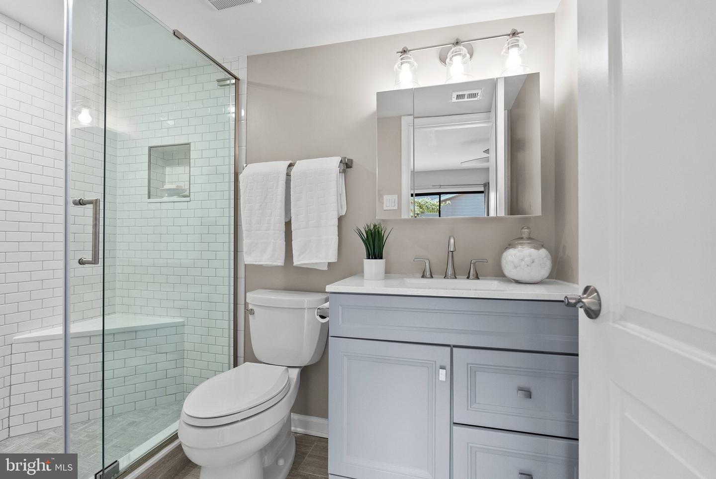 4431 FLINTSTONE RD, ALEXANDRIA, Virginia 22306, 4 Bedrooms Bedrooms, ,3 BathroomsBathrooms,Residential,For sale,4431 FLINTSTONE RD,VAFX2244314 MLS # VAFX2244314