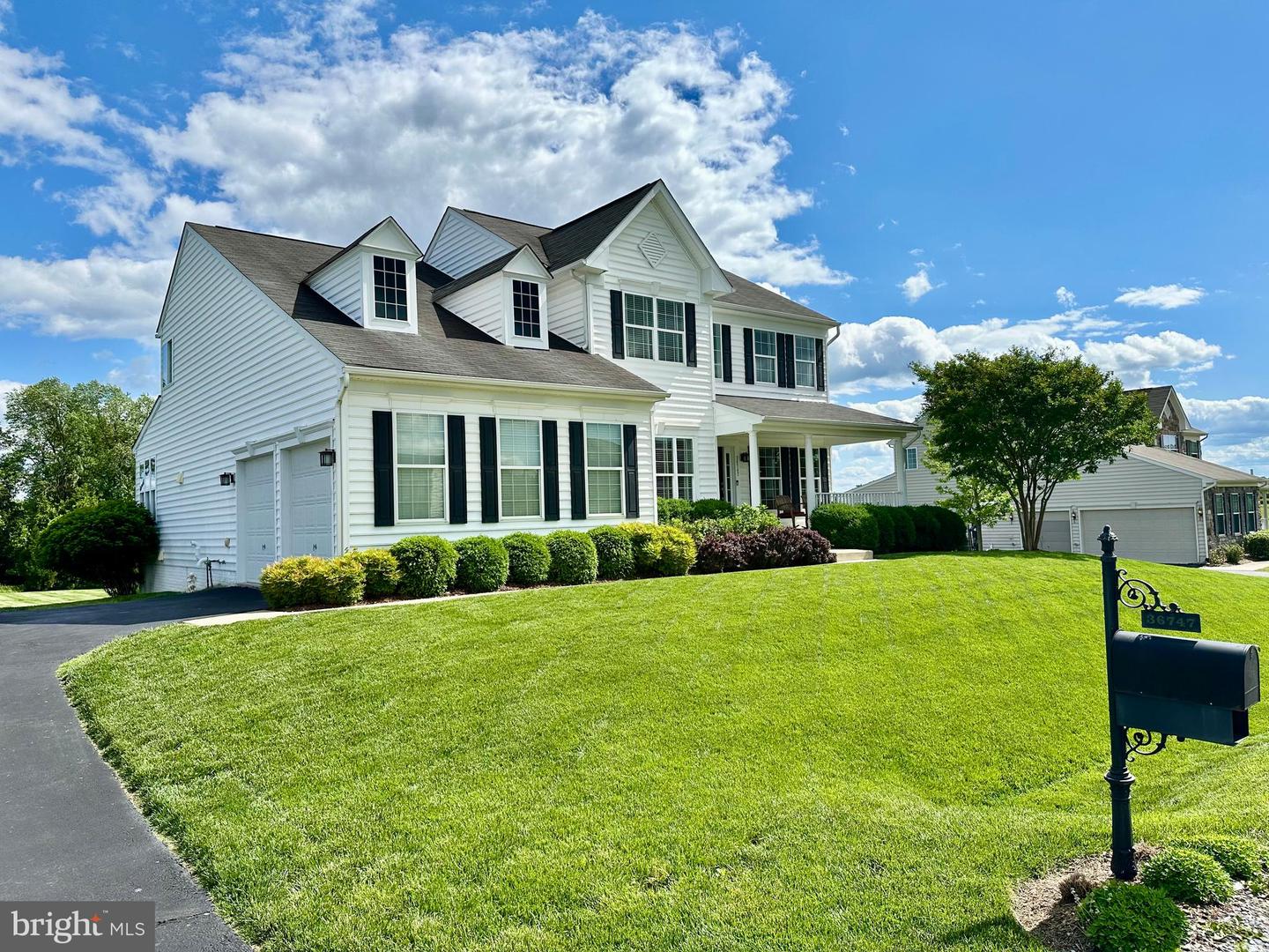 36747 POND SIDE LN, PURCELLVILLE, Virginia 20132, 5 Bedrooms Bedrooms, ,4 BathroomsBathrooms,Residential,For sale,36747 POND SIDE LN,VALO2098340 MLS # VALO2098340