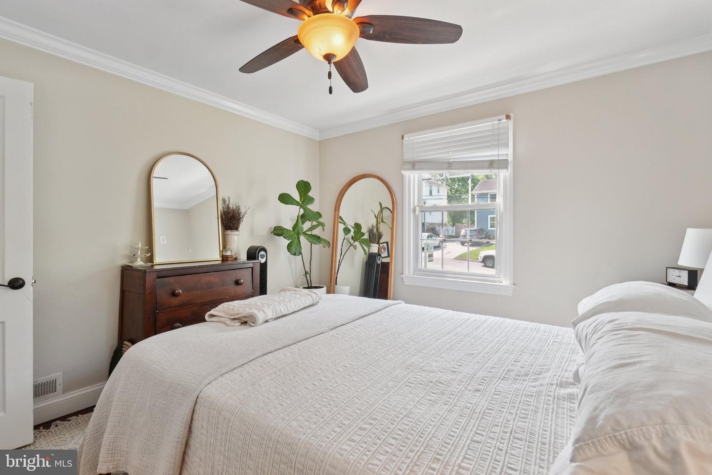 3819 14TH ST S, ARLINGTON, Virginia 22204, 3 Bedrooms Bedrooms, ,2 BathroomsBathrooms,Residential,For sale,3819 14TH ST S,VAAR2058542 MLS # VAAR2058542