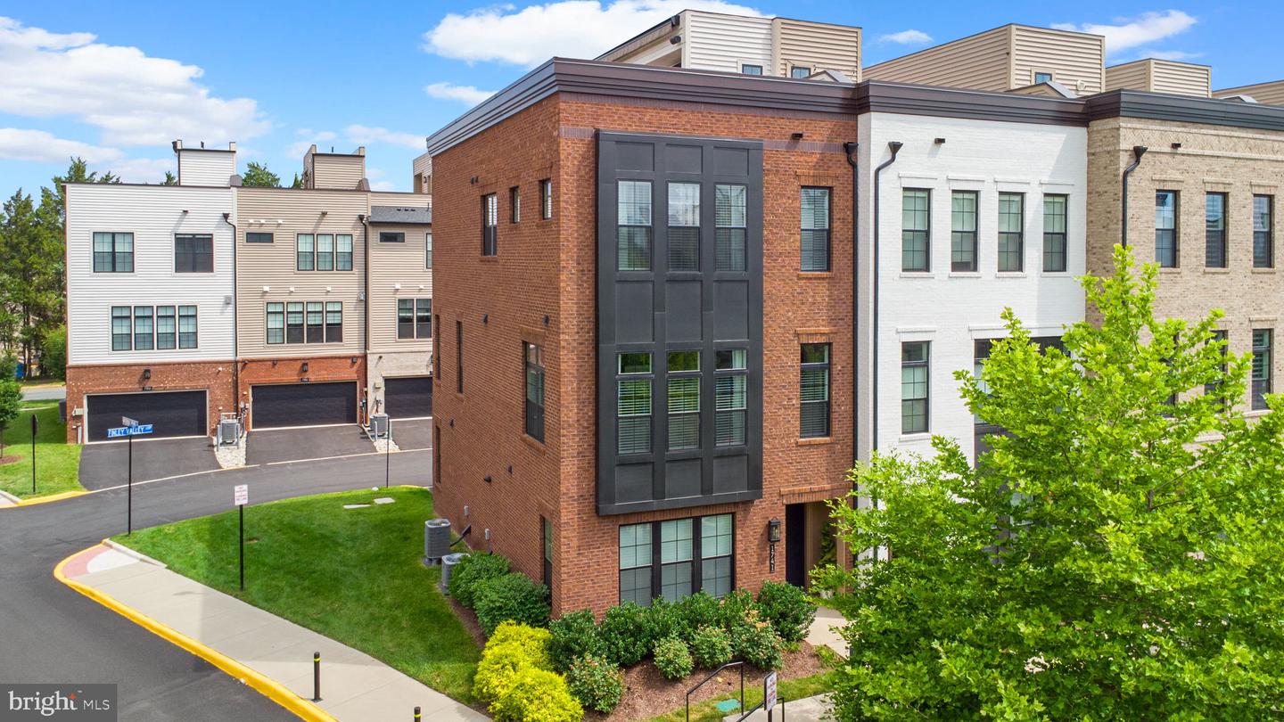 1741 MCKENNA POINT DR #2701, MCLEAN, Virginia 22102, 3 Bedrooms Bedrooms, ,2 BathroomsBathrooms,Residential,For sale,1741 MCKENNA POINT DR #2701,VAFX2244790 MLS # VAFX2244790