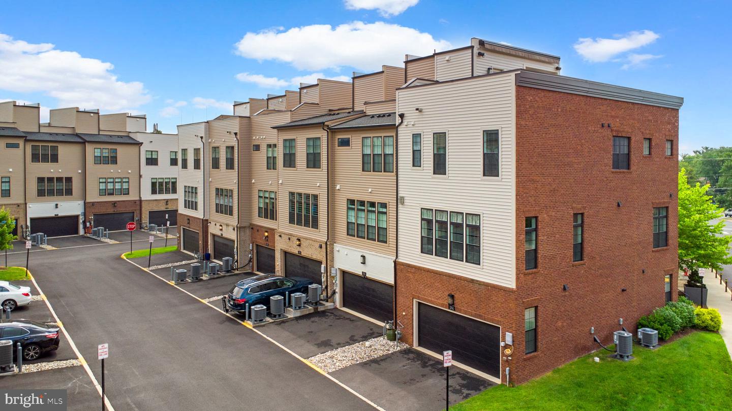 1741 MCKENNA POINT DR #2701, MCLEAN, Virginia 22102, 3 Bedrooms Bedrooms, ,2 BathroomsBathrooms,Residential,For sale,1741 MCKENNA POINT DR #2701,VAFX2244790 MLS # VAFX2244790