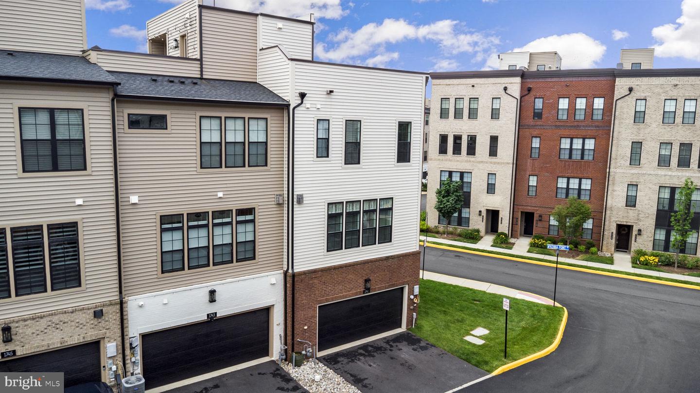 1741 MCKENNA POINT DR #2701, MCLEAN, Virginia 22102, 3 Bedrooms Bedrooms, ,2 BathroomsBathrooms,Residential,For sale,1741 MCKENNA POINT DR #2701,VAFX2244790 MLS # VAFX2244790