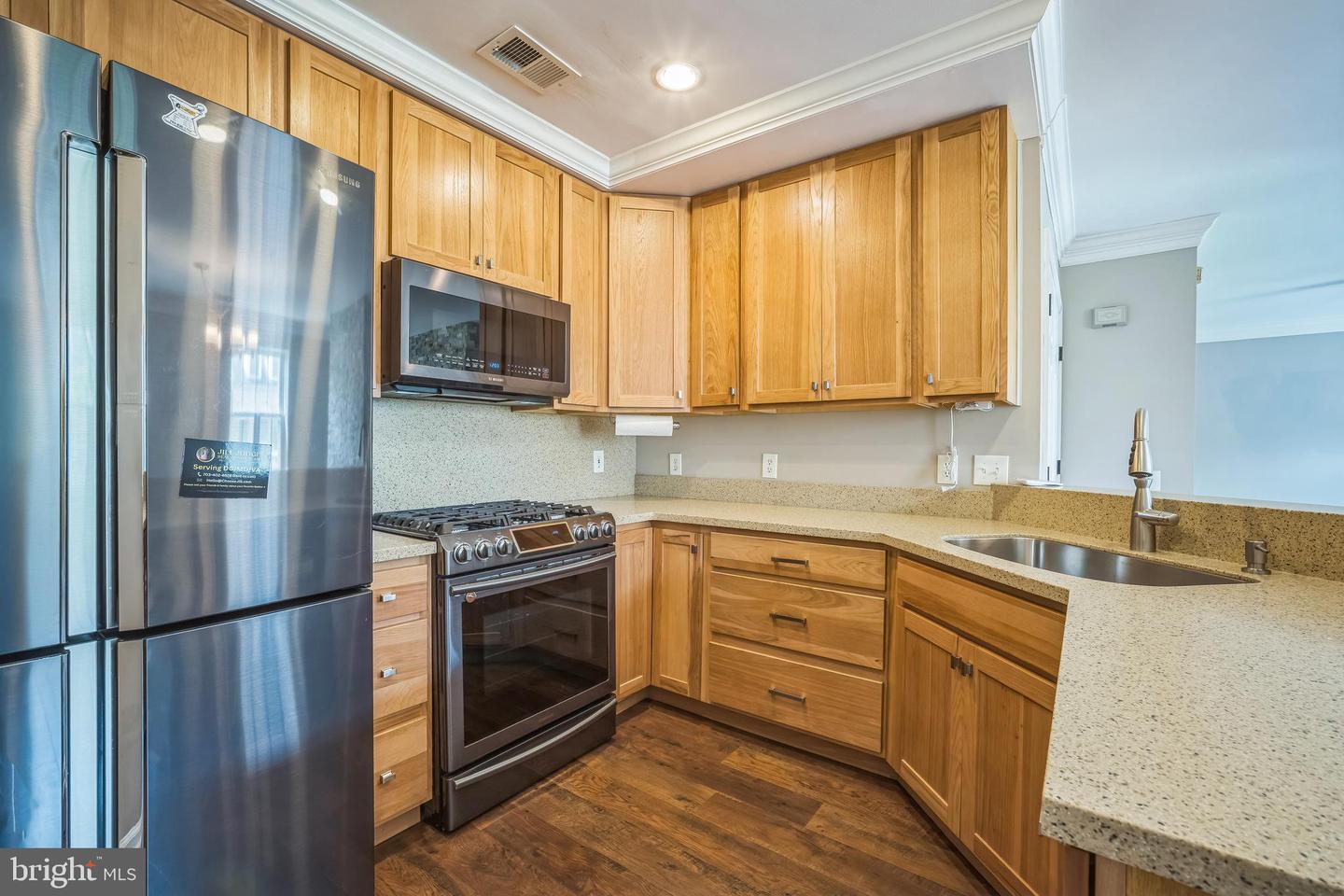 305 S PAYNE ST #305, ALEXANDRIA, Virginia 22314, 2 Bedrooms Bedrooms, ,2 BathroomsBathrooms,Residential,For sale,305 S PAYNE ST #305,VAAX2046228 MLS # VAAX2046228