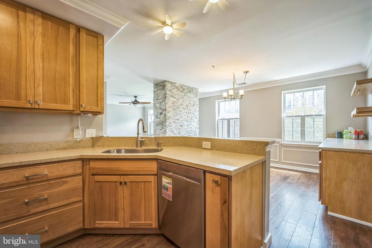 305 S PAYNE ST #305, ALEXANDRIA, Virginia 22314, 2 Bedrooms Bedrooms, ,2 BathroomsBathrooms,Residential,For sale,305 S PAYNE ST #305,VAAX2046228 MLS # VAAX2046228
