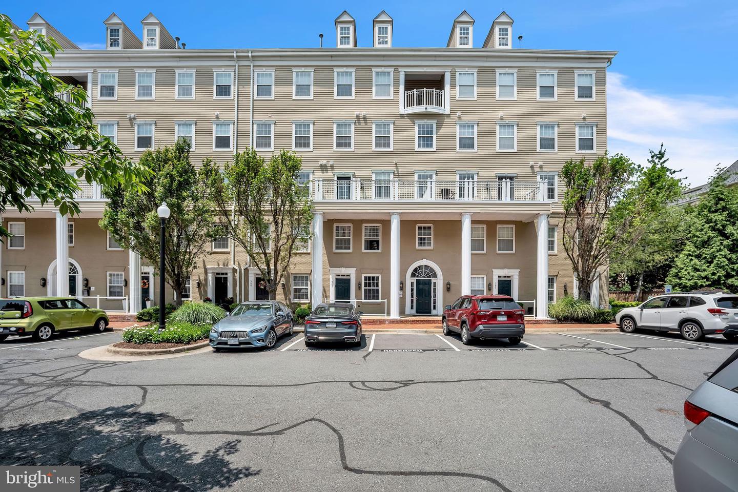 305 S PAYNE ST #305, ALEXANDRIA, Virginia 22314, 2 Bedrooms Bedrooms, ,2 BathroomsBathrooms,Residential,For sale,305 S PAYNE ST #305,VAAX2046228 MLS # VAAX2046228