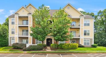 20920 CEDARPOST SQ #103, ASHBURN, Virginia 20147, 2 Bedrooms Bedrooms, ,2 BathroomsBathrooms,Residential,For sale,20920 CEDARPOST SQ #103,VALO2099364 MLS # VALO2099364