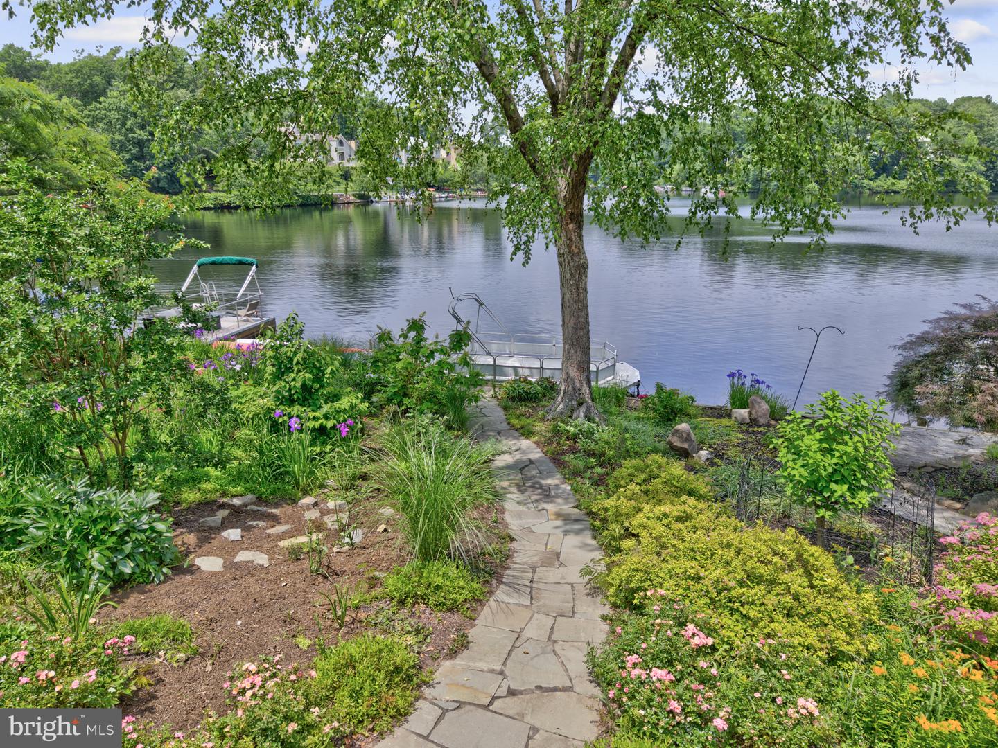 11064 THRUSH RIDGE RD, RESTON, Virginia 20191, 4 Bedrooms Bedrooms, 14 Rooms Rooms,3 BathroomsBathrooms,Residential,For sale,11064 THRUSH RIDGE RD,VAFX2247030 MLS # VAFX2247030