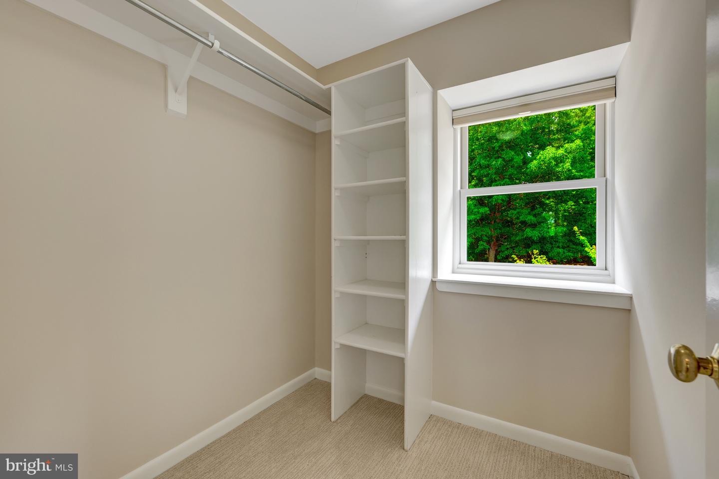 11064 THRUSH RIDGE RD, RESTON, Virginia 20191, 4 Bedrooms Bedrooms, 14 Rooms Rooms,3 BathroomsBathrooms,Residential,For sale,11064 THRUSH RIDGE RD,VAFX2247030 MLS # VAFX2247030