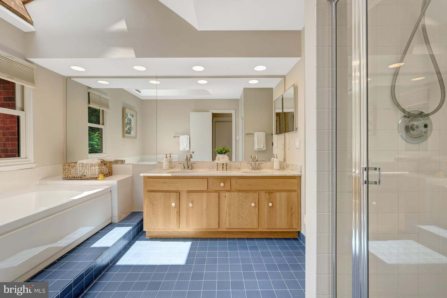 11064 THRUSH RIDGE RD, RESTON, Virginia 20191, 4 Bedrooms Bedrooms, 14 Rooms Rooms,3 BathroomsBathrooms,Residential,For sale,11064 THRUSH RIDGE RD,VAFX2247030 MLS # VAFX2247030