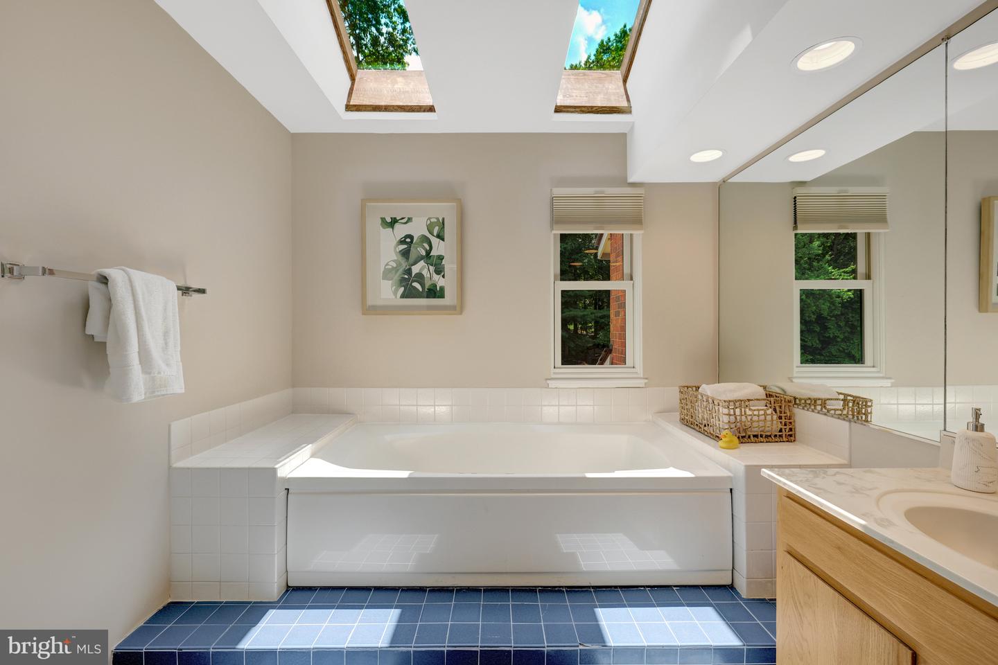 11064 THRUSH RIDGE RD, RESTON, Virginia 20191, 4 Bedrooms Bedrooms, 14 Rooms Rooms,3 BathroomsBathrooms,Residential,For sale,11064 THRUSH RIDGE RD,VAFX2247030 MLS # VAFX2247030
