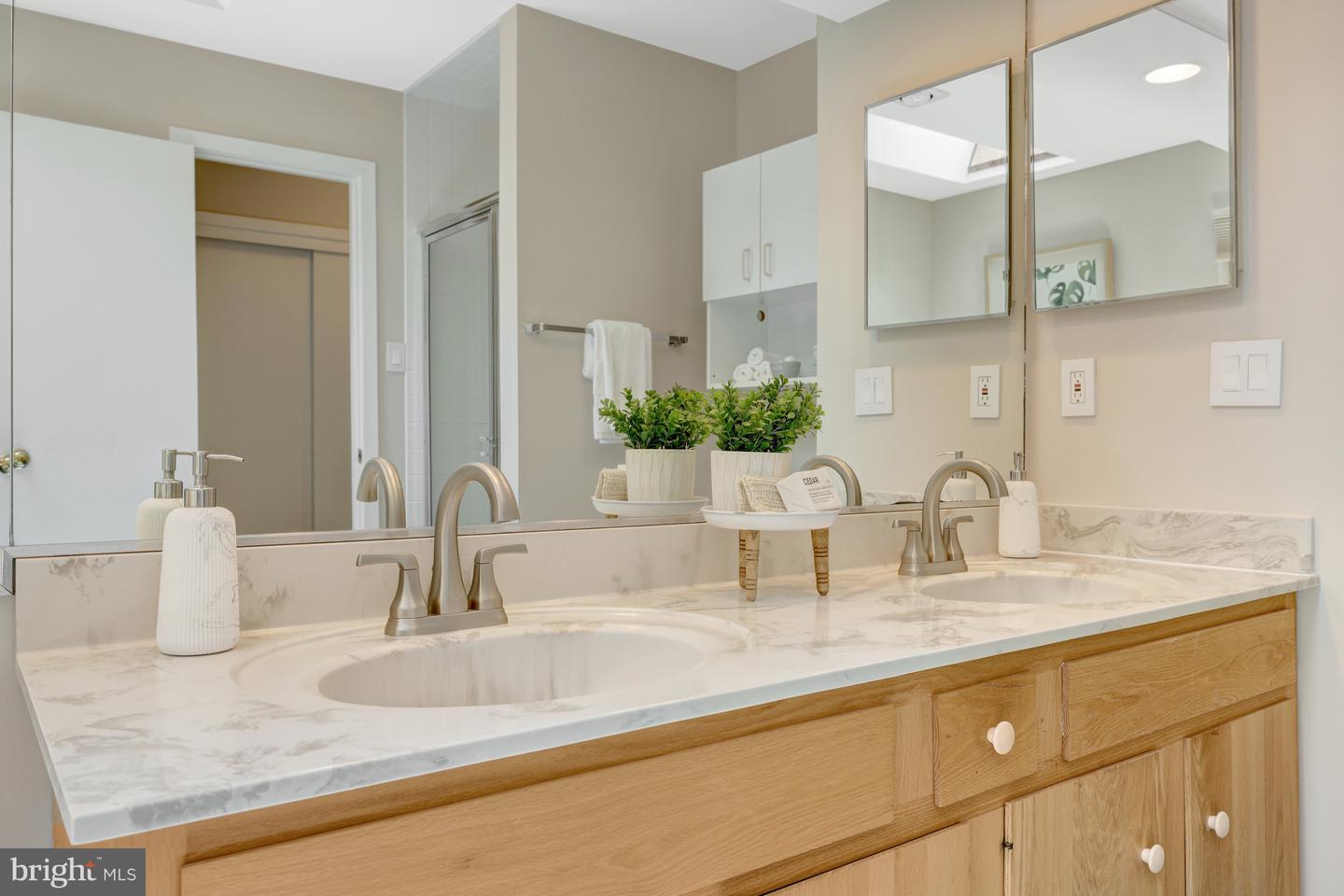 11064 THRUSH RIDGE RD, RESTON, Virginia 20191, 4 Bedrooms Bedrooms, 14 Rooms Rooms,3 BathroomsBathrooms,Residential,For sale,11064 THRUSH RIDGE RD,VAFX2247030 MLS # VAFX2247030