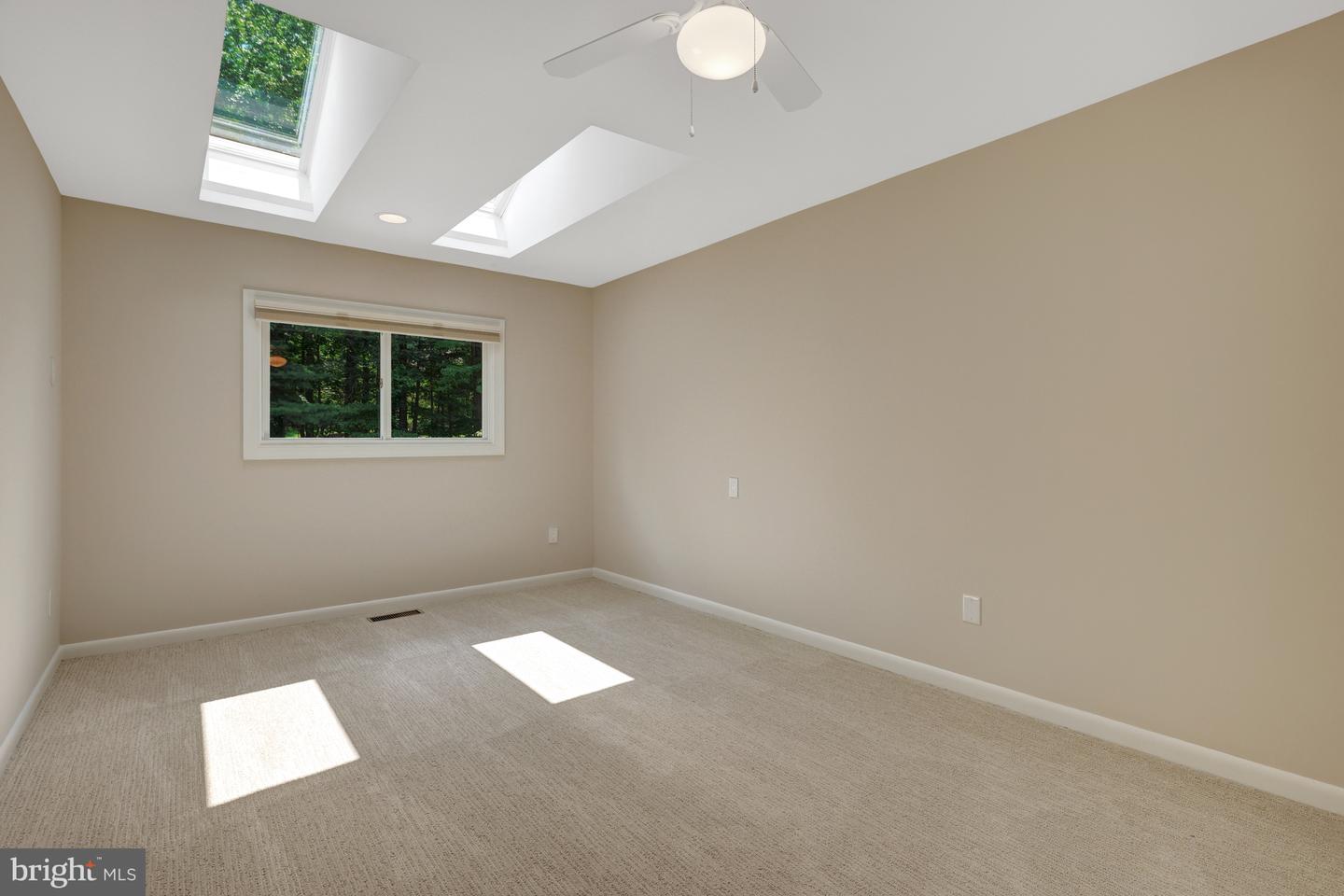 11064 THRUSH RIDGE RD, RESTON, Virginia 20191, 4 Bedrooms Bedrooms, 14 Rooms Rooms,3 BathroomsBathrooms,Residential,For sale,11064 THRUSH RIDGE RD,VAFX2247030 MLS # VAFX2247030