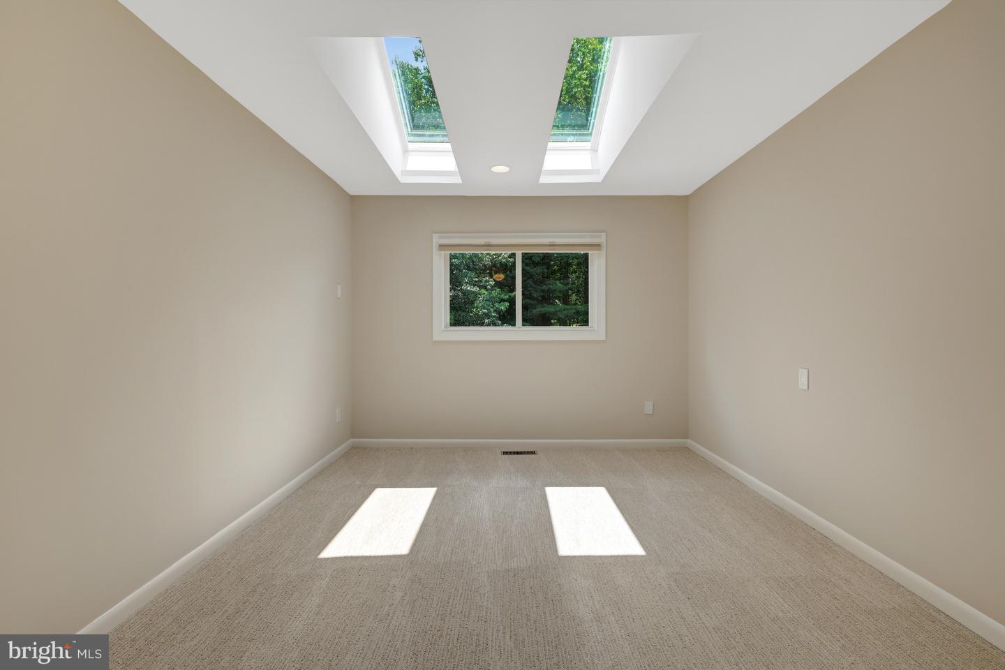 11064 THRUSH RIDGE RD, RESTON, Virginia 20191, 4 Bedrooms Bedrooms, 14 Rooms Rooms,3 BathroomsBathrooms,Residential,For sale,11064 THRUSH RIDGE RD,VAFX2247030 MLS # VAFX2247030