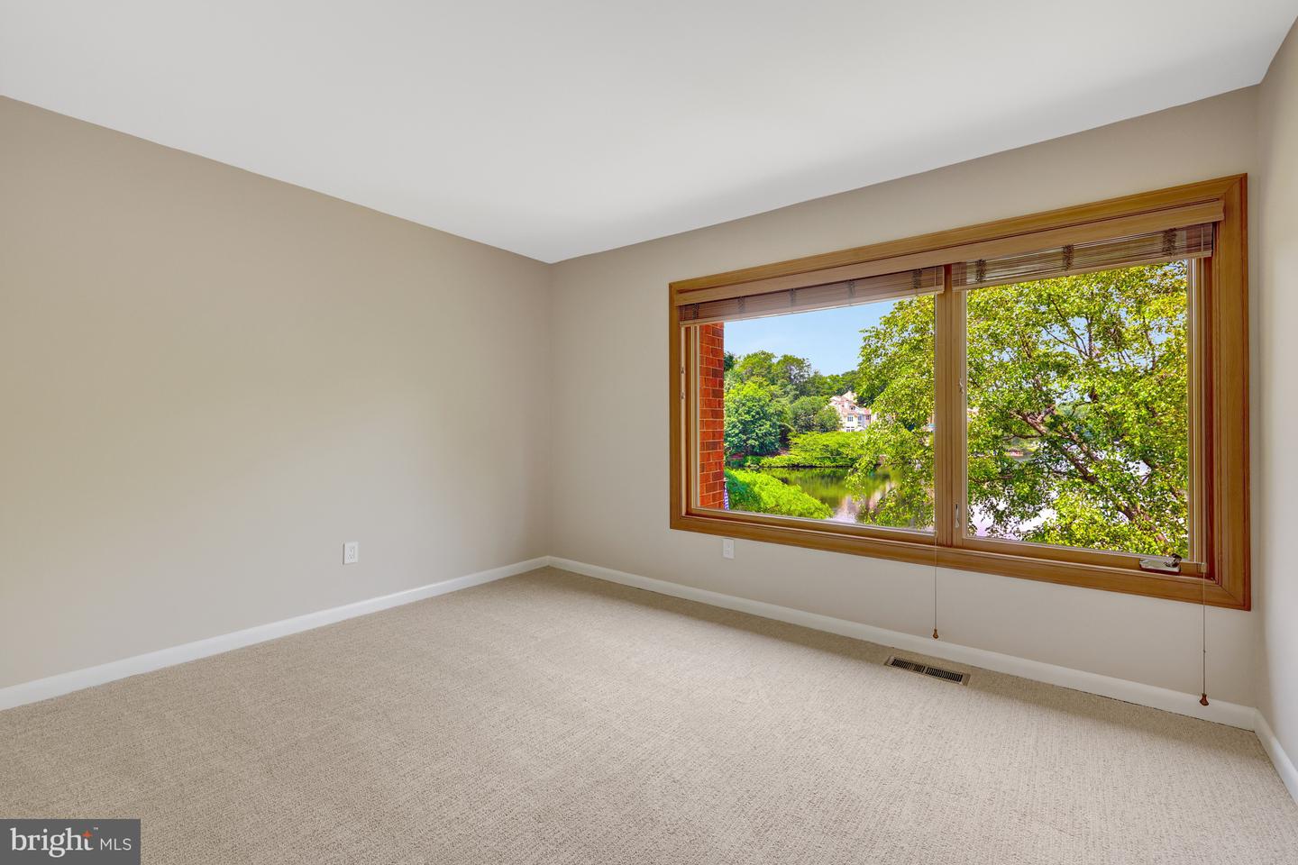 11064 THRUSH RIDGE RD, RESTON, Virginia 20191, 4 Bedrooms Bedrooms, 14 Rooms Rooms,3 BathroomsBathrooms,Residential,For sale,11064 THRUSH RIDGE RD,VAFX2247030 MLS # VAFX2247030