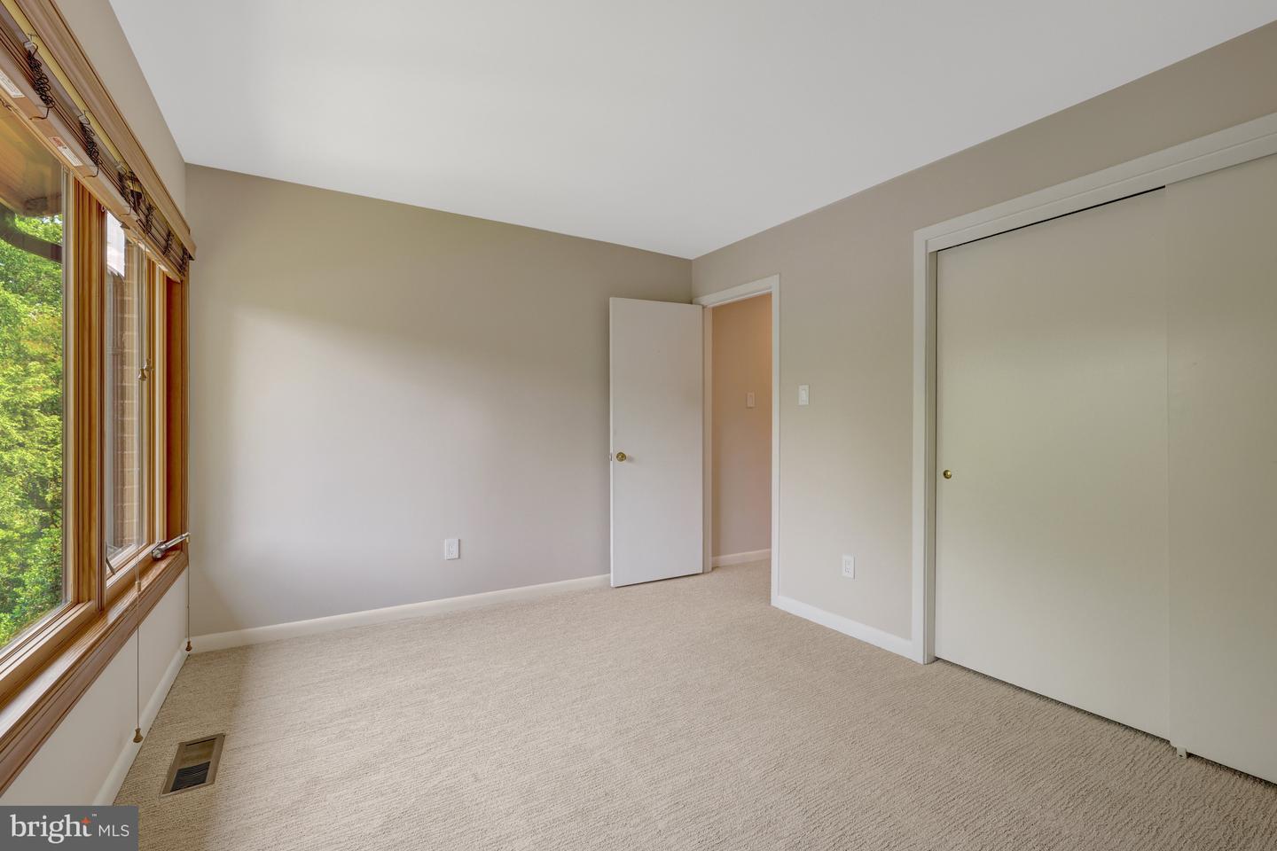 11064 THRUSH RIDGE RD, RESTON, Virginia 20191, 4 Bedrooms Bedrooms, 14 Rooms Rooms,3 BathroomsBathrooms,Residential,For sale,11064 THRUSH RIDGE RD,VAFX2247030 MLS # VAFX2247030