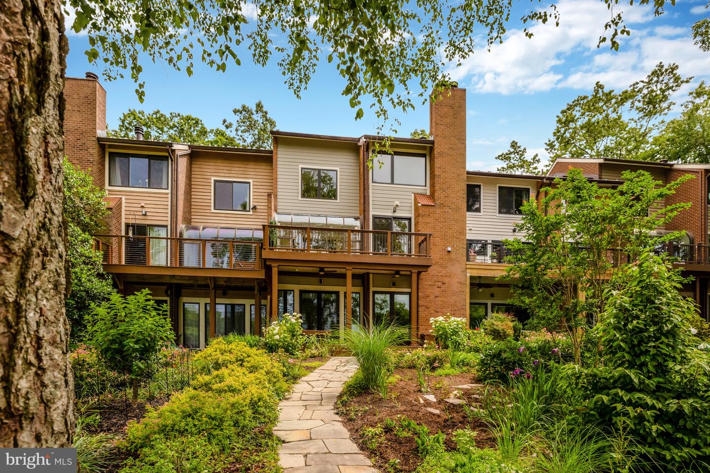 11064 THRUSH RIDGE RD, RESTON, Virginia 20191, 4 Bedrooms Bedrooms, 14 Rooms Rooms,3 BathroomsBathrooms,Residential,For sale,11064 THRUSH RIDGE RD,VAFX2247030 MLS # VAFX2247030