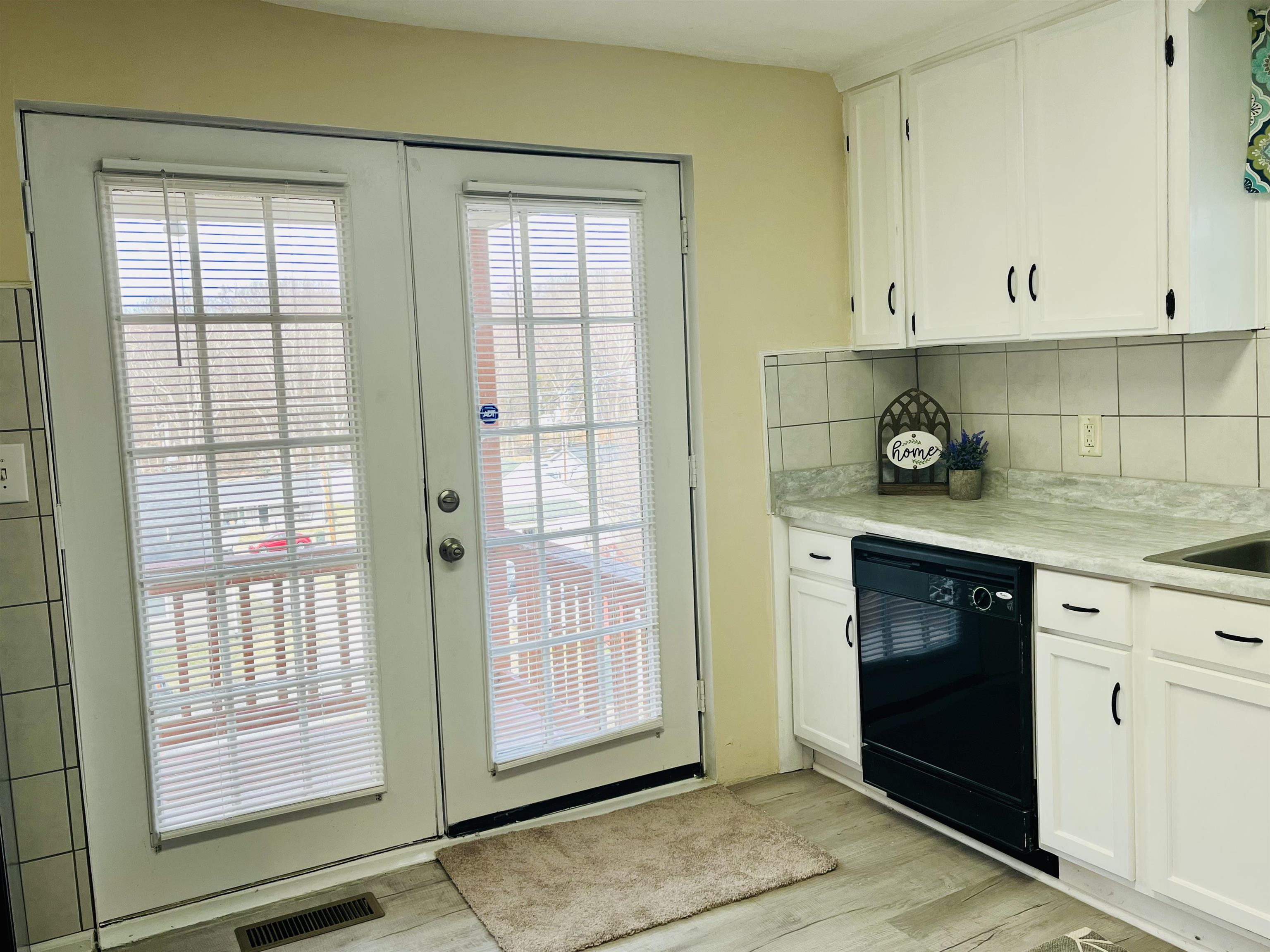 1204 3RD ST, WAYNESBORO, Virginia 22980, 3 Bedrooms Bedrooms, ,1 BathroomBathrooms,Residential,1204 3RD ST,662485 MLS # 662485