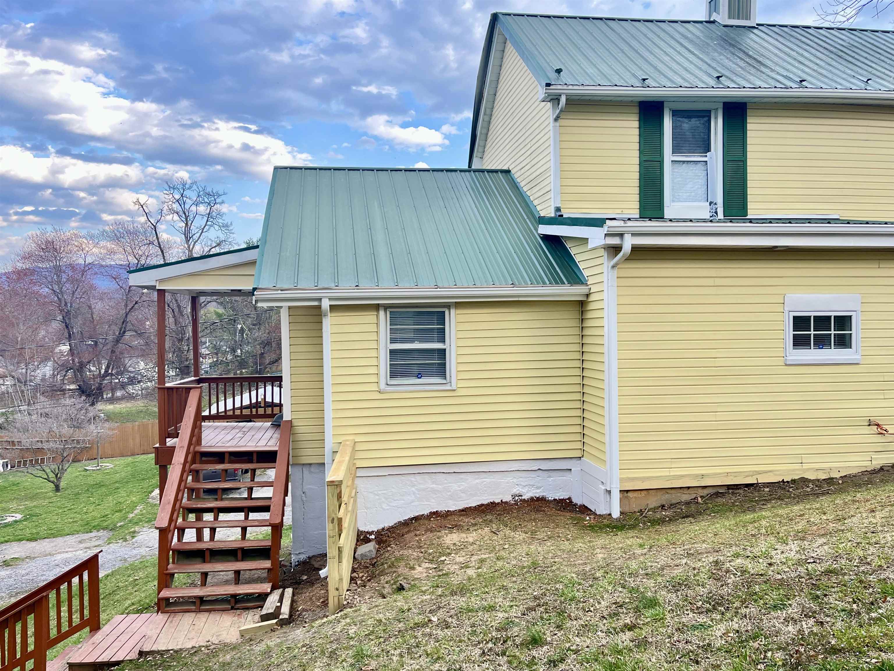 1204 3RD ST, WAYNESBORO, Virginia 22980, 3 Bedrooms Bedrooms, ,1 BathroomBathrooms,Residential,1204 3RD ST,662485 MLS # 662485