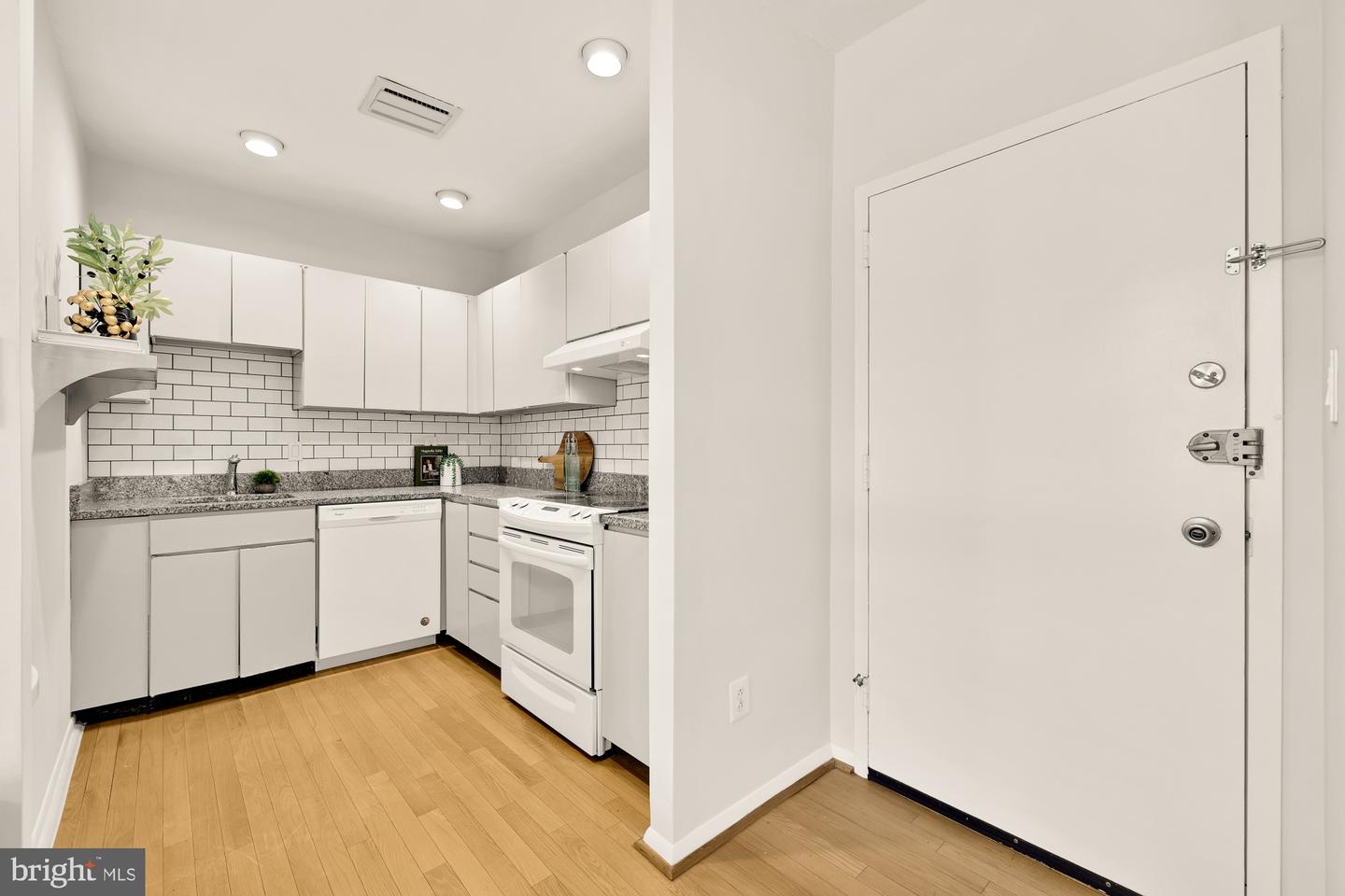 1741 T ST NW #303, WASHINGTON, District Of Columbia 20009, 1 Bedroom Bedrooms, ,1 BathroomBathrooms,Residential,For sale,1741 T ST NW #303,DCDC2205520 MLS # DCDC2205520