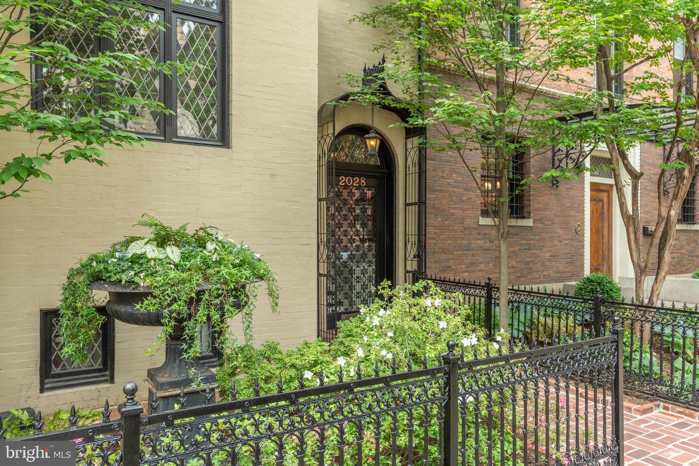 2028 HILLYER PL NW, WASHINGTON, District Of Columbia 20009, 4 Bedrooms Bedrooms, ,4 BathroomsBathrooms,Residential,For sale,2028 HILLYER PL NW,DCDC2205588 MLS # DCDC2205588
