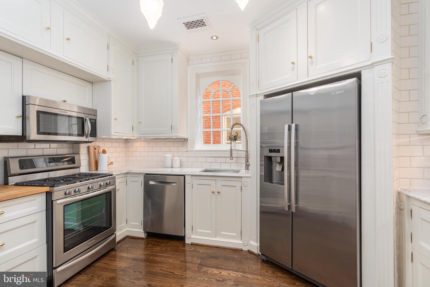 2028 HILLYER PL NW, WASHINGTON, District Of Columbia 20009, 4 Bedrooms Bedrooms, ,4 BathroomsBathrooms,Residential,For sale,2028 HILLYER PL NW,DCDC2205588 MLS # DCDC2205588