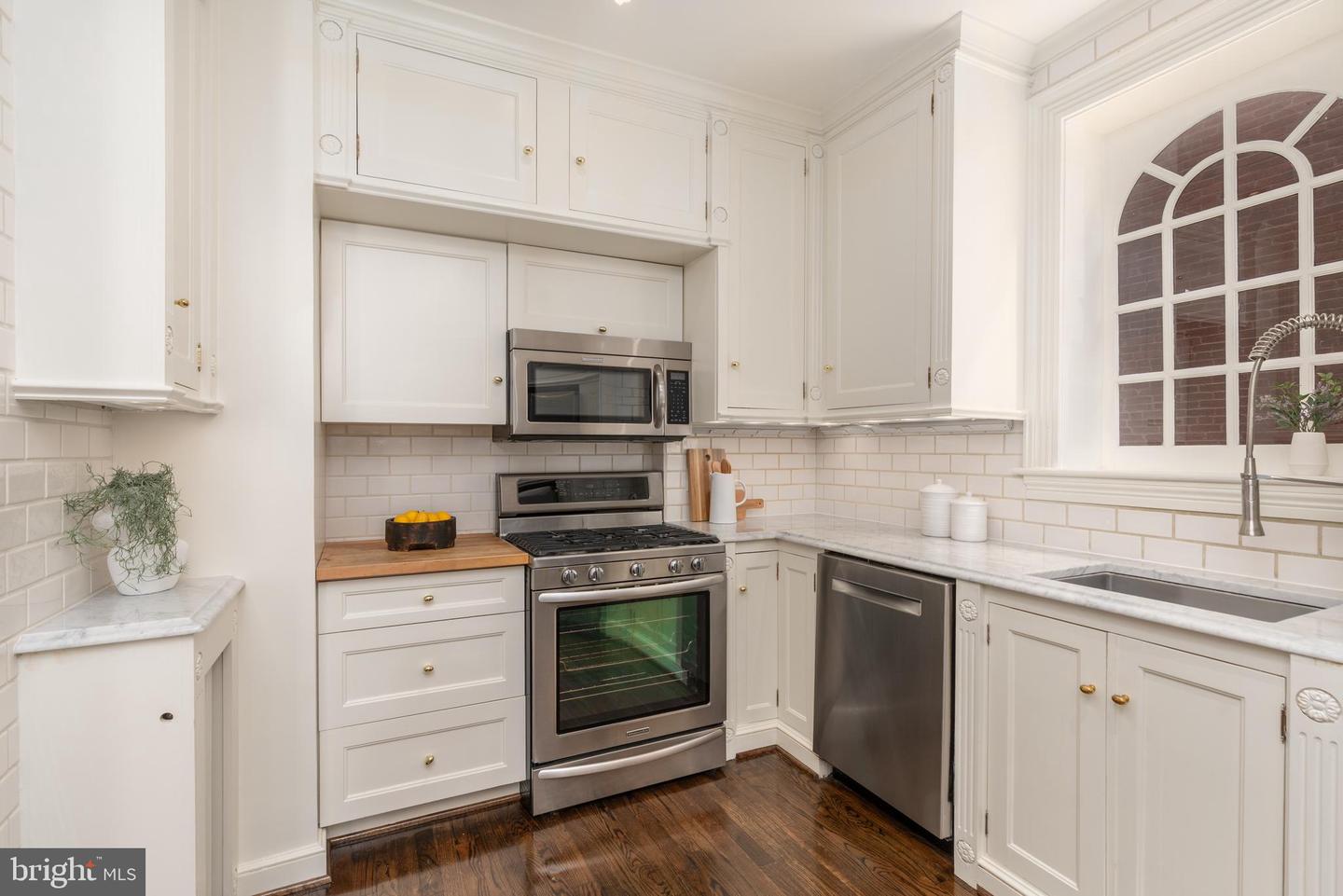 2028 HILLYER PL NW, WASHINGTON, District Of Columbia 20009, 4 Bedrooms Bedrooms, ,4 BathroomsBathrooms,Residential,For sale,2028 HILLYER PL NW,DCDC2205588 MLS # DCDC2205588