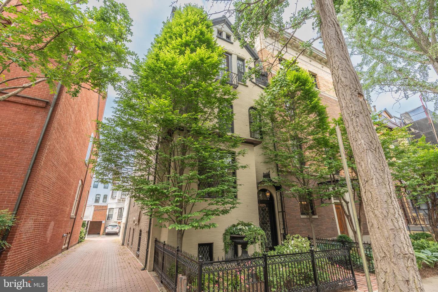 2028 HILLYER PL NW, WASHINGTON, District Of Columbia 20009, 4 Bedrooms Bedrooms, ,4 BathroomsBathrooms,Residential,For sale,2028 HILLYER PL NW,DCDC2205588 MLS # DCDC2205588