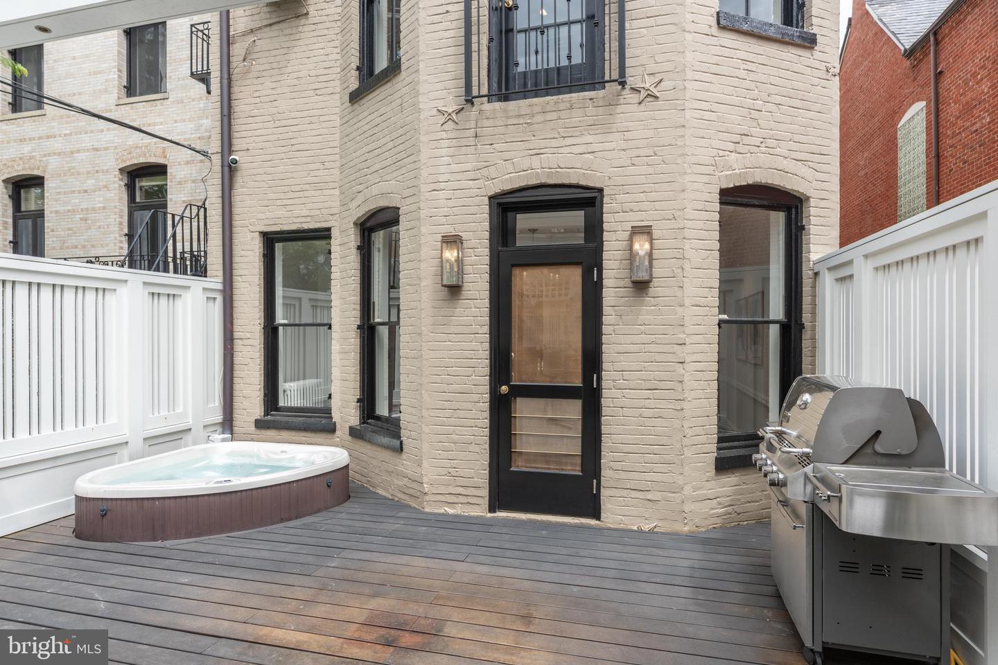 2028 HILLYER PL NW, WASHINGTON, District Of Columbia 20009, 4 Bedrooms Bedrooms, ,4 BathroomsBathrooms,Residential,For sale,2028 HILLYER PL NW,DCDC2205588 MLS # DCDC2205588