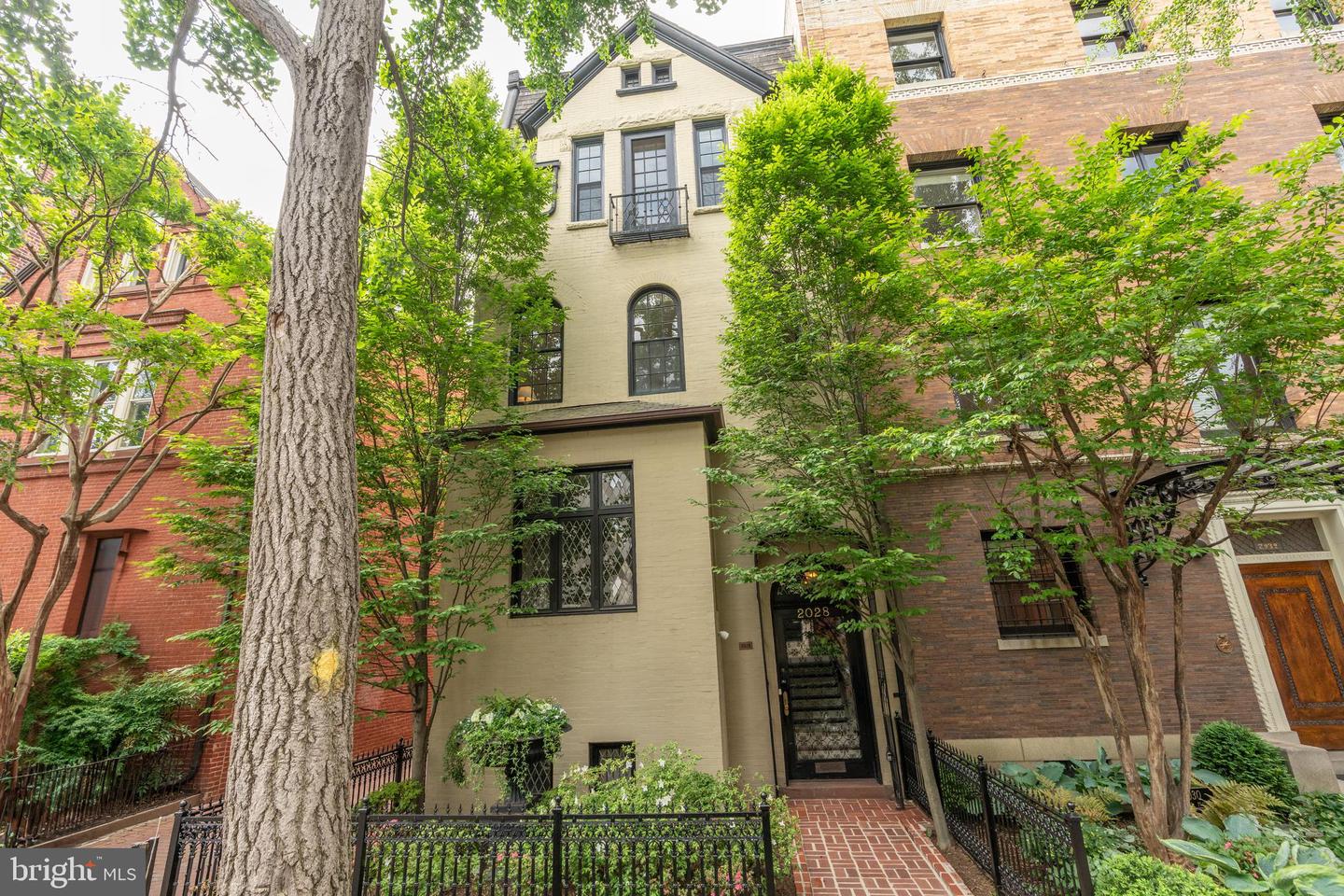 2028 HILLYER PL NW, WASHINGTON, District Of Columbia 20009, 4 Bedrooms Bedrooms, ,4 BathroomsBathrooms,Residential,For sale,2028 HILLYER PL NW,DCDC2205588 MLS # DCDC2205588