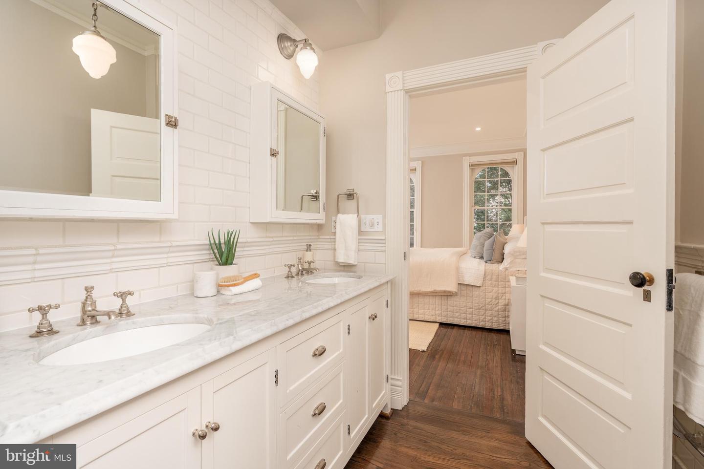 2028 HILLYER PL NW, WASHINGTON, District Of Columbia 20009, 4 Bedrooms Bedrooms, ,4 BathroomsBathrooms,Residential,For sale,2028 HILLYER PL NW,DCDC2205588 MLS # DCDC2205588