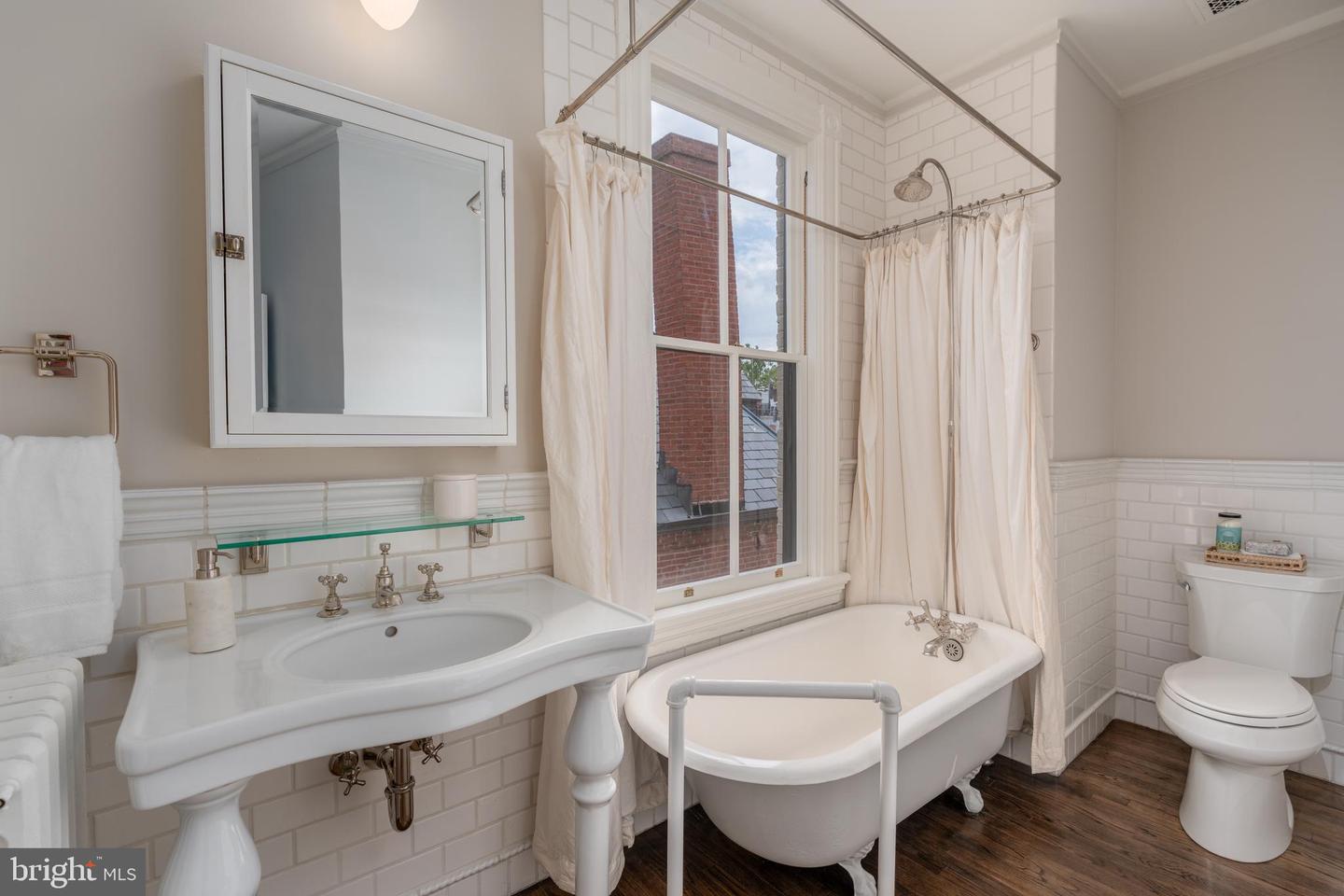 2028 HILLYER PL NW, WASHINGTON, District Of Columbia 20009, 4 Bedrooms Bedrooms, ,4 BathroomsBathrooms,Residential,For sale,2028 HILLYER PL NW,DCDC2205588 MLS # DCDC2205588